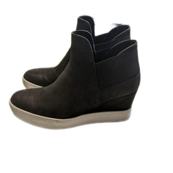 Maurices black & white slip on wedge booties, faux suede, size 9M - Picture 4 of 9